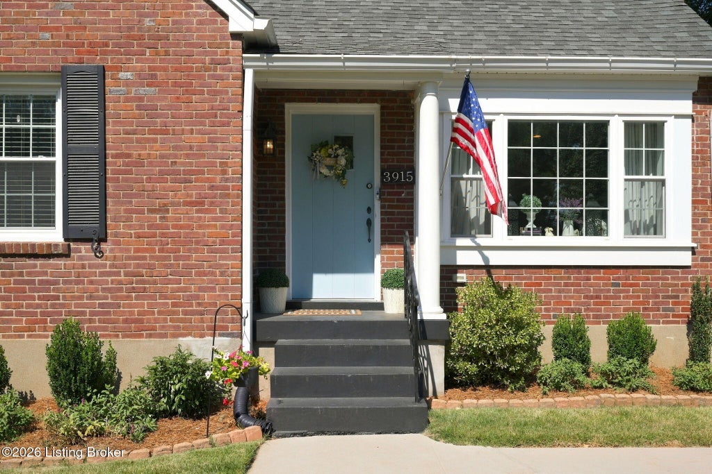 Photo of 3915 Alton Rd, Louisville, KY 40207 (MLS # 1729433)