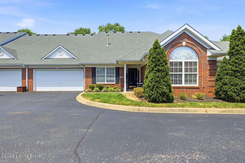 Photo of 4803 Mountblair Ct, Louisville, KY 40222 (MLS # 1716035)
