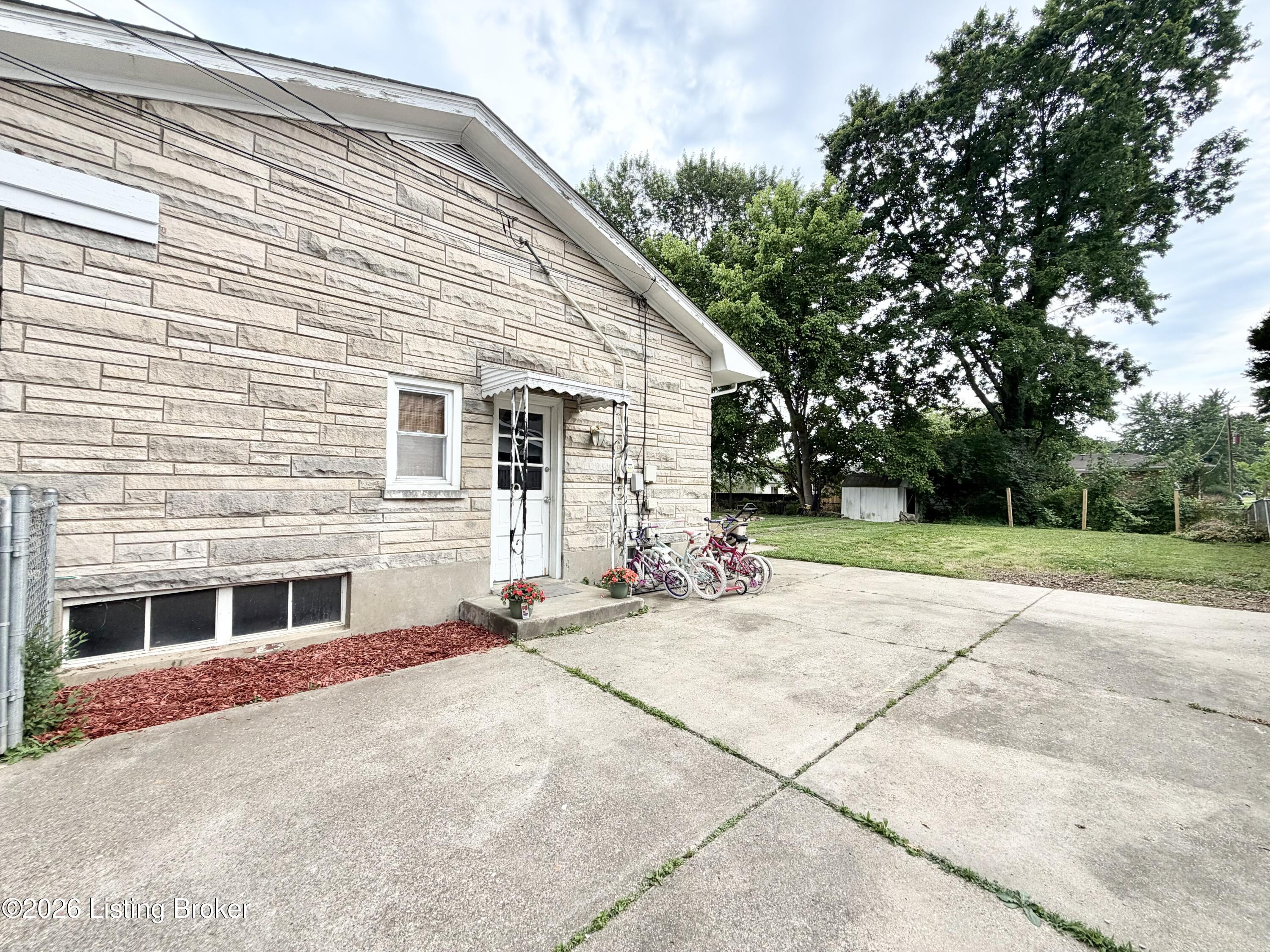 5318 Juanita Ln