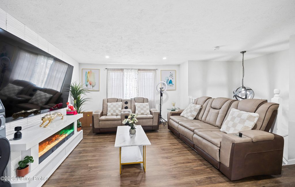 Photo of 8412 Calm Ln, Louisville, KY 40219 (MLS # 1709392)