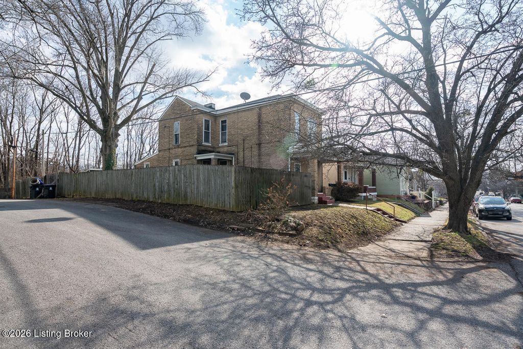 Photo of 1238 Payne St, Louisville, KY 40204 (MLS # 1710561)