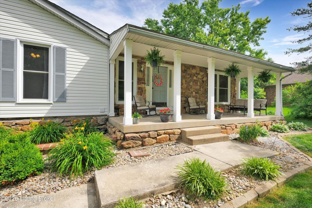 Photo of 3711 Briar Ridge Rd, La Grange, KY 40031 (MLS # 1717879)