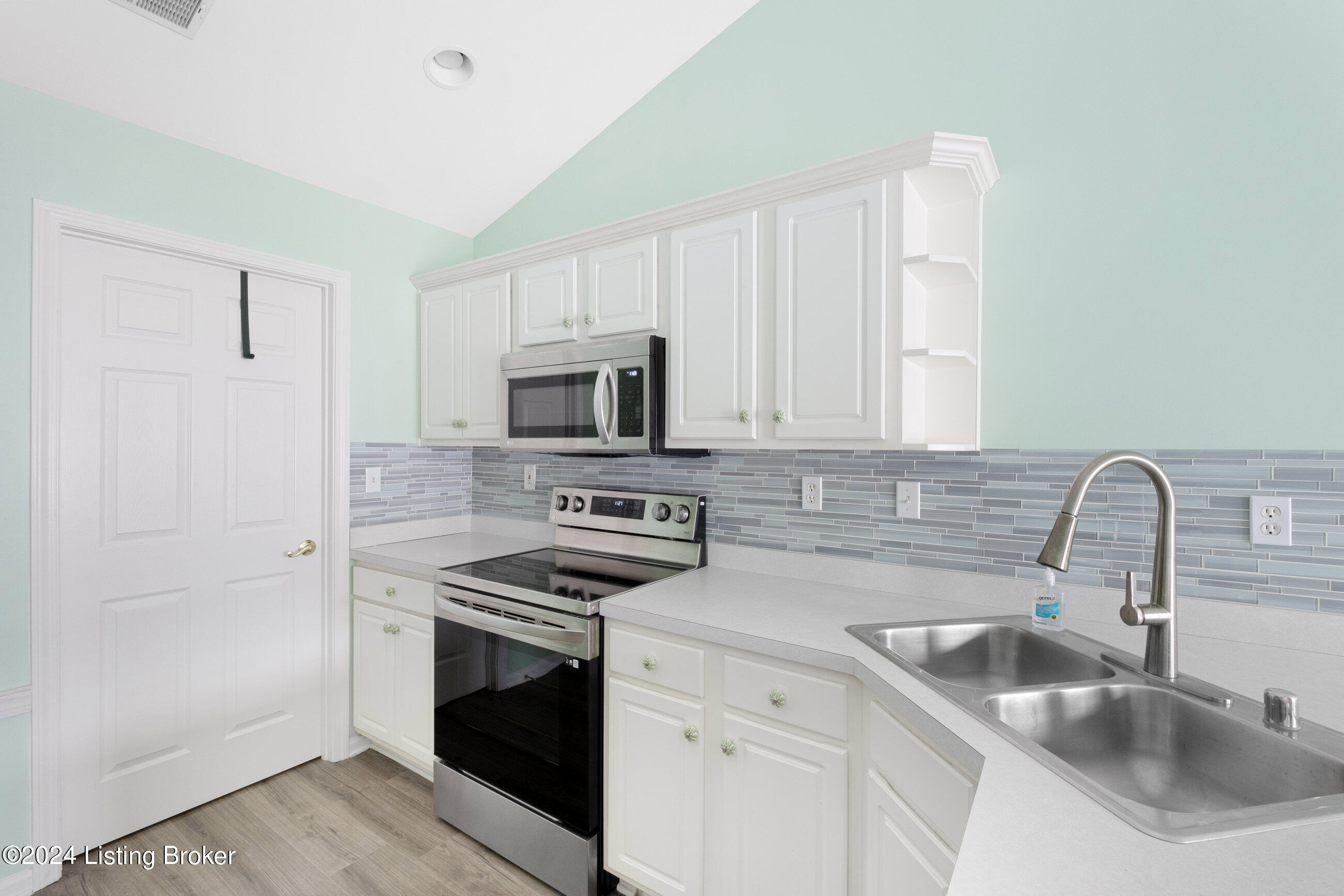 8513 River Terrace Dr, Louisville, Kentucky image 16