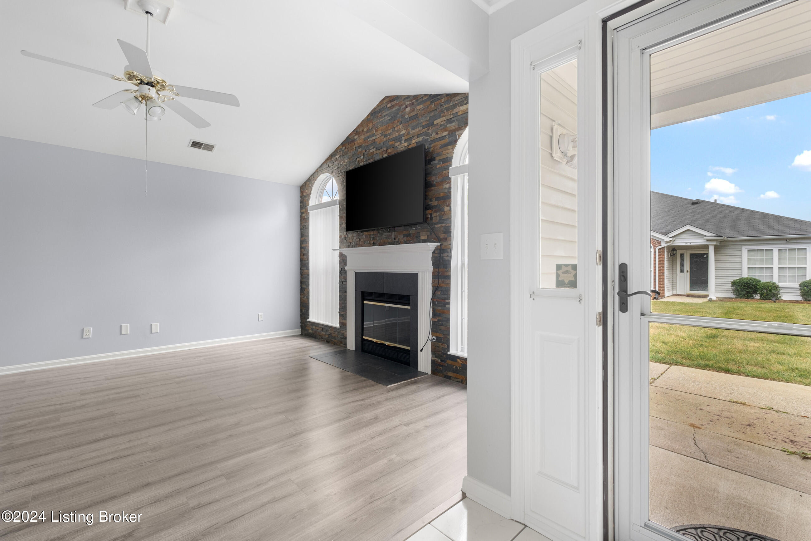 8513 River Terrace Dr, Louisville, Kentucky image 4