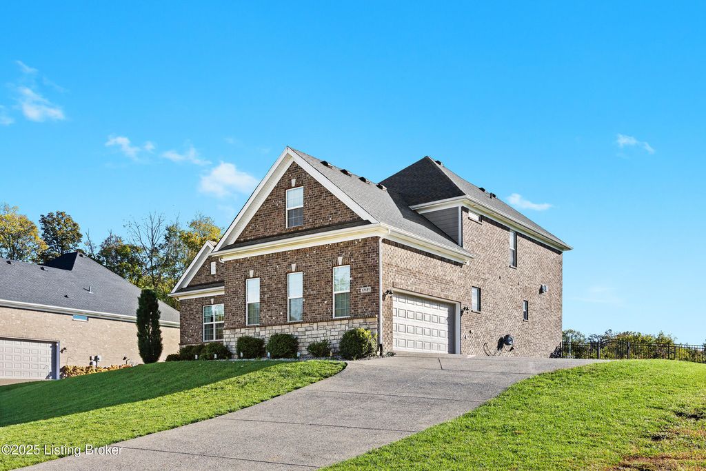Photo of 17121 Shakes Creek Dr, Fisherville, KY 40023 (MLS # 1705906)