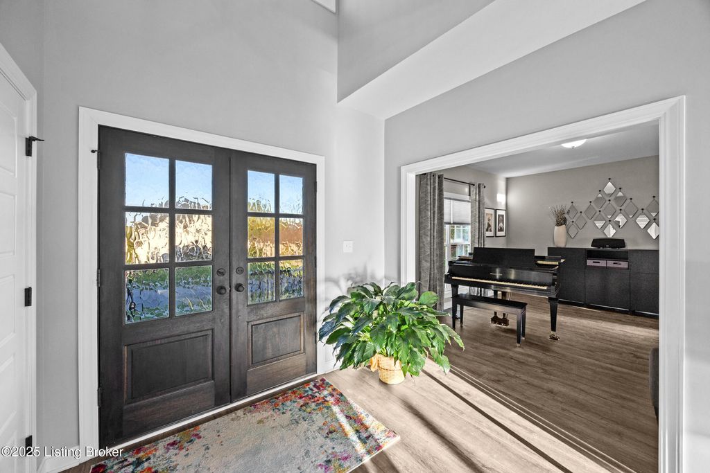 Photo of 17121 Shakes Creek Dr, Fisherville, KY 40023 (MLS # 1705906)