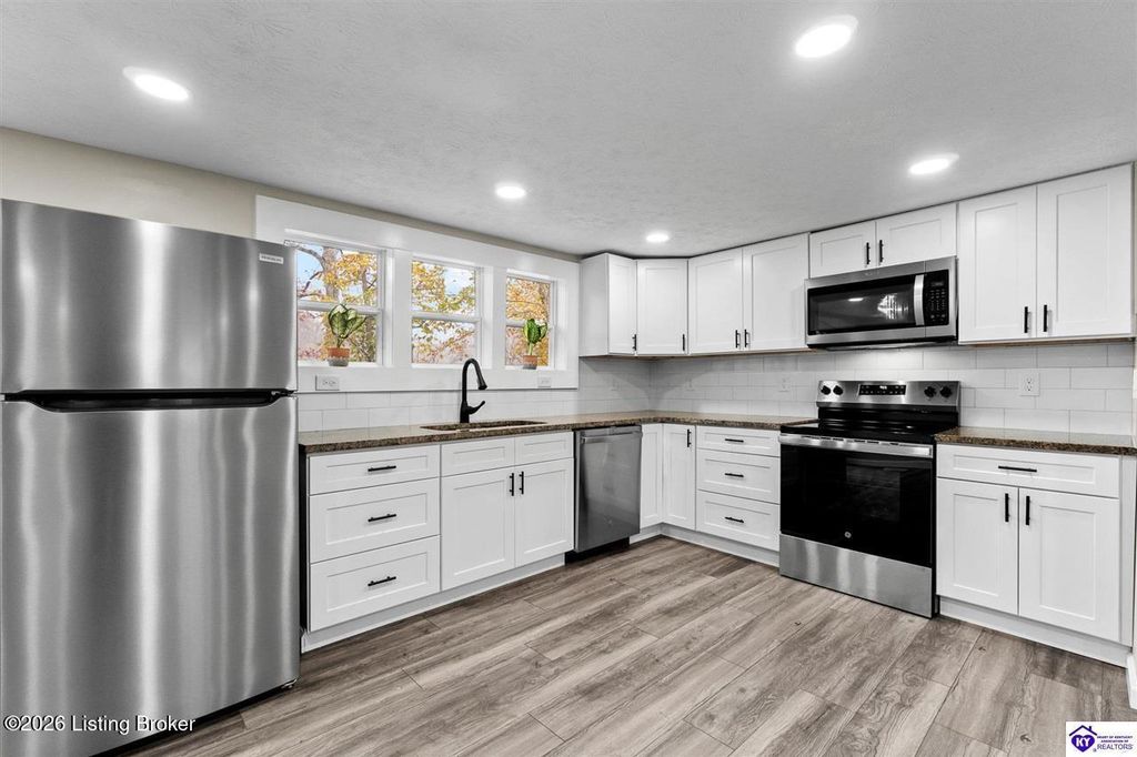 Photo of 3227 Centerview Rough River Ln, Hudson, KY 40145 (MLS # 1716988)