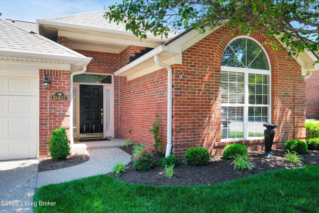 Photo of 10407 Dove Chase Cir, Louisville, KY 40299 (MLS # 1713615)