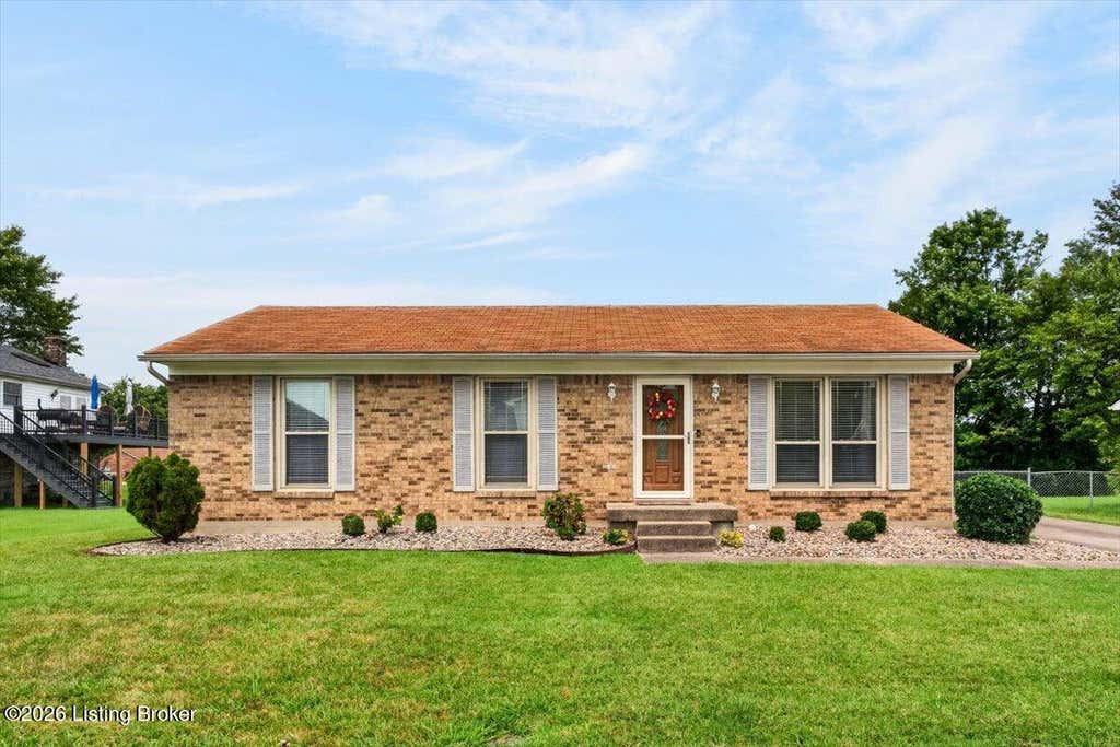 Photo of 4703 Tivis Ct, Louisville, KY 40218 (MLS # 1726253)