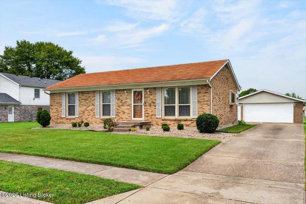 Photo of 4703 Tivis Ct, Louisville, KY 40218 (MLS # 1726253)