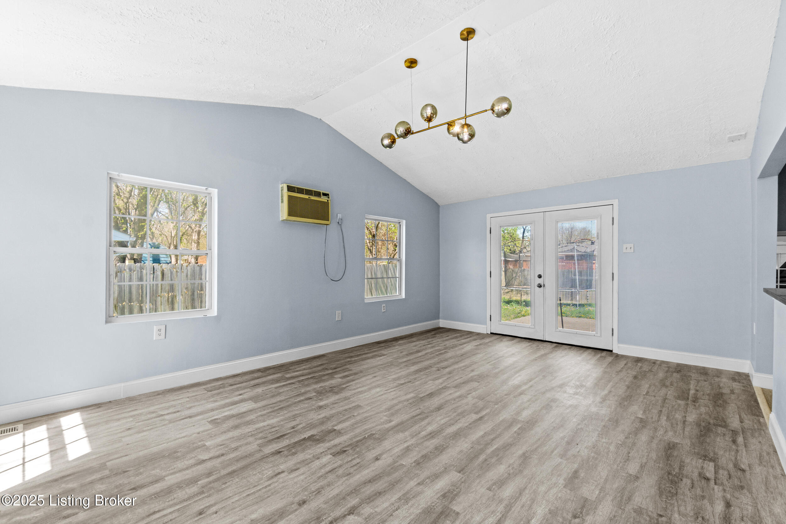 8006 Bramble Ln, Louisville, Kentucky image 6