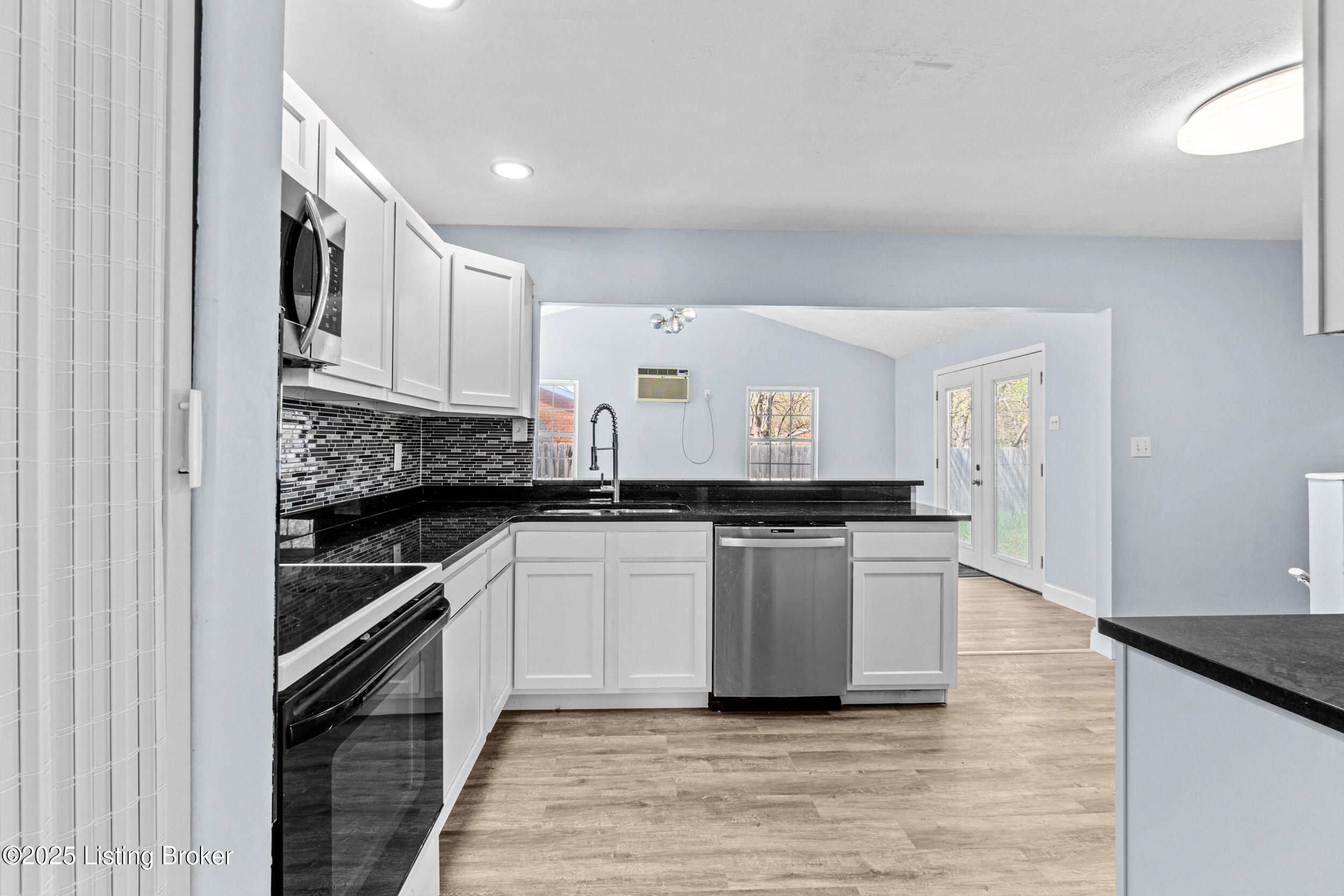 8006 Bramble Ln, Louisville, Kentucky image 9