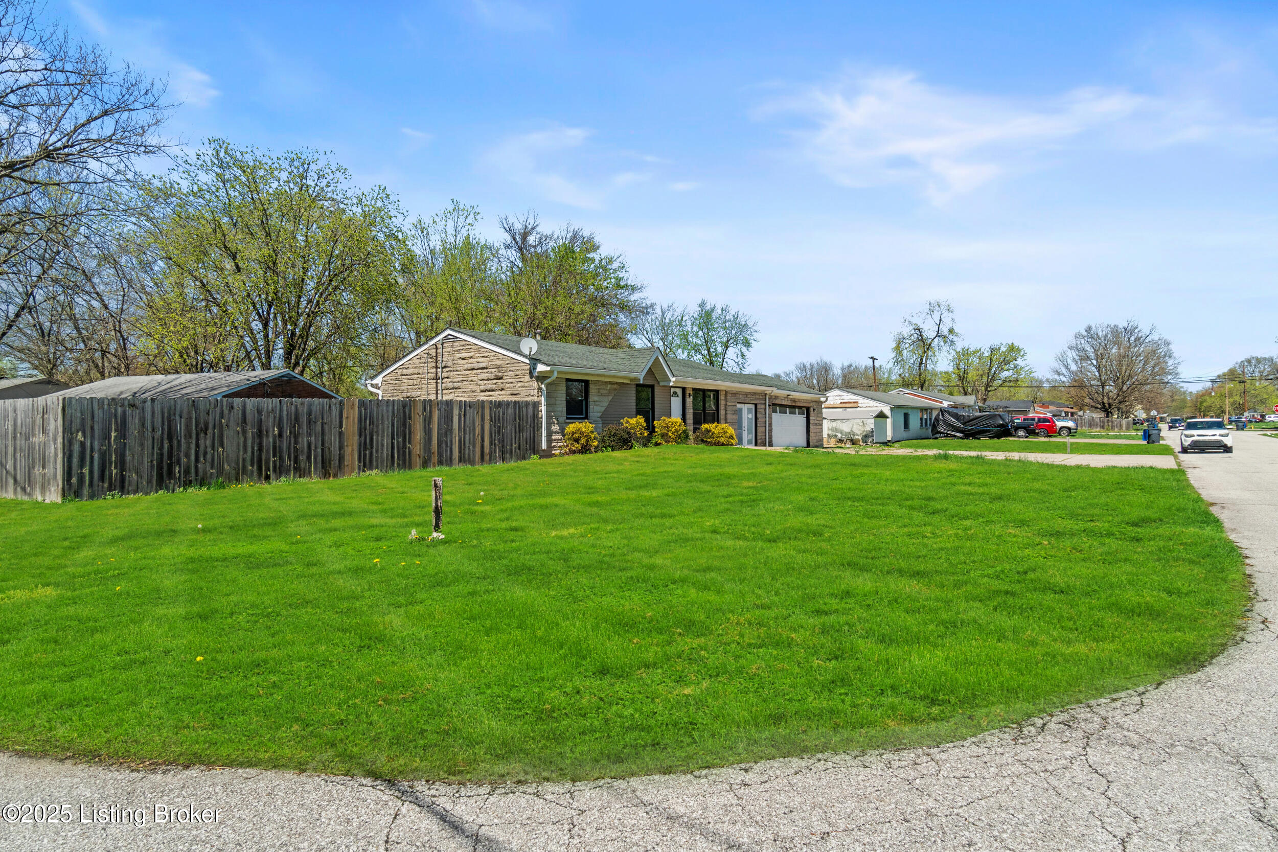 8006 Bramble Ln, Louisville, Kentucky image 47