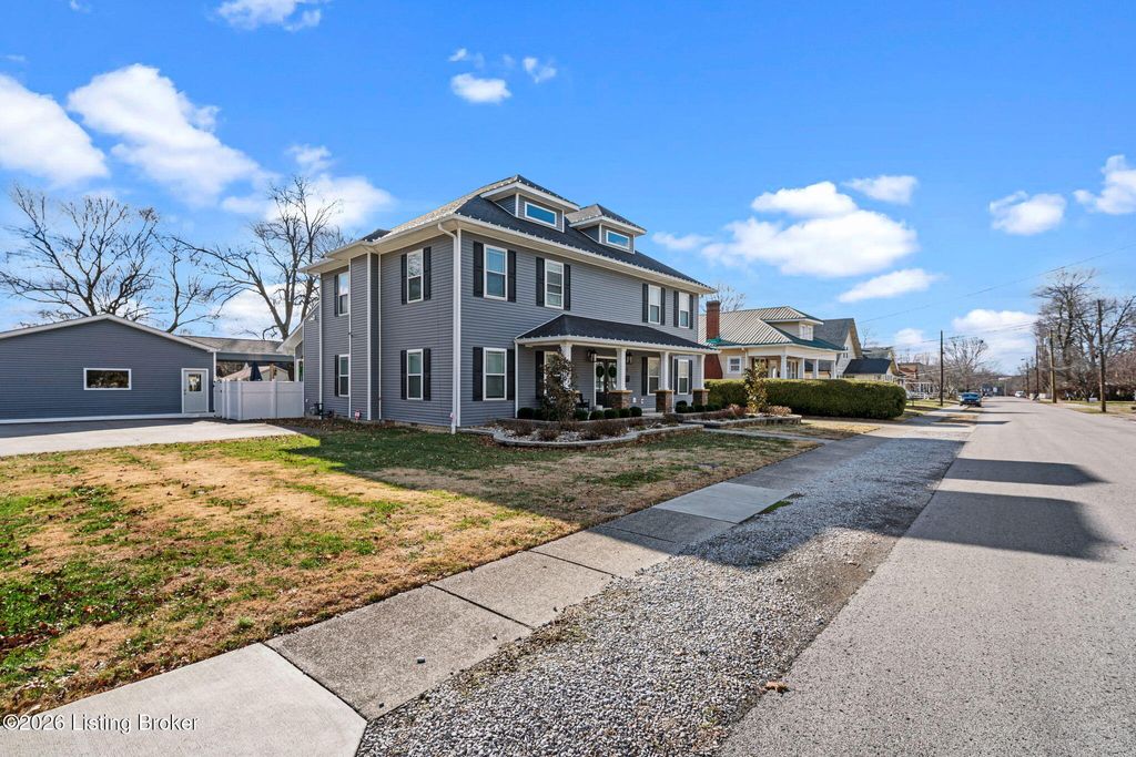 Photo of 402 Park Ave, Elizabethtown, KY 42701 (MLS # 1708329)