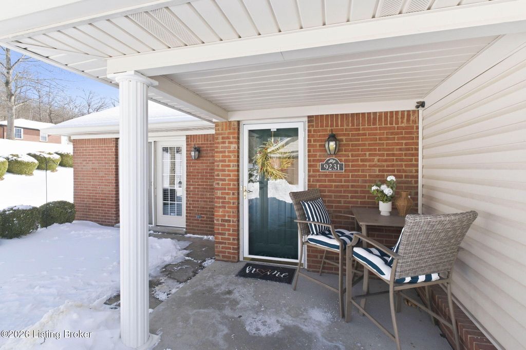 Photo of 9231 Hawthorne Pointe Dr, Louisville, KY 40272 (MLS # 1708059)