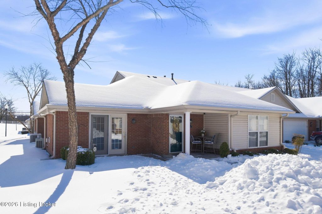 Photo of 9231 Hawthorne Pointe Dr, Louisville, KY 40272 (MLS # 1708059)