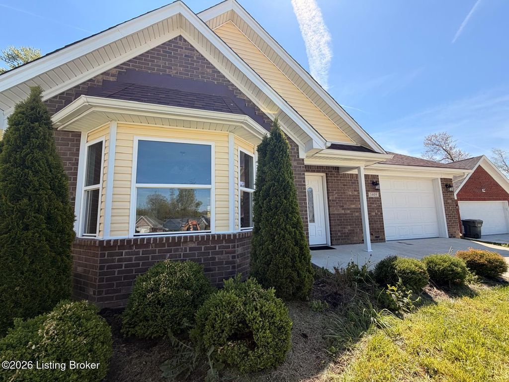 Photo of 5409 Mt Holyoke Dr, Louisville, KY 40216 (MLS # 1713759)