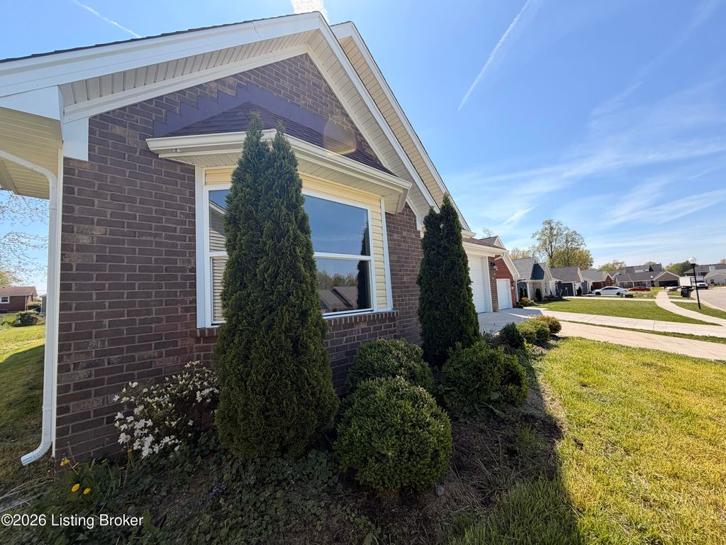 Photo of 5409 Mt Holyoke Dr, Louisville, KY 40216 (MLS # 1713759)