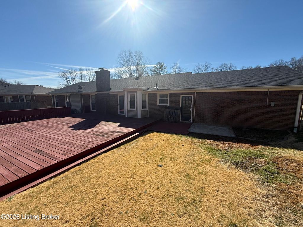 Photo of 8706 Mountain Brook Dr, Louisville, KY 40272 (MLS # 1712130)