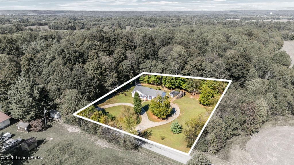 Photo of 7074 Dripping Springs Rd, Smiths Grove, KY 42171 (MLS # 1701192)