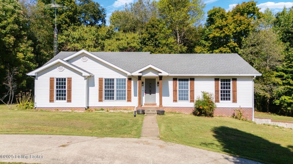 Photo of 7074 Dripping Springs Rd, Smiths Grove, KY 42171 (MLS # 1701192)