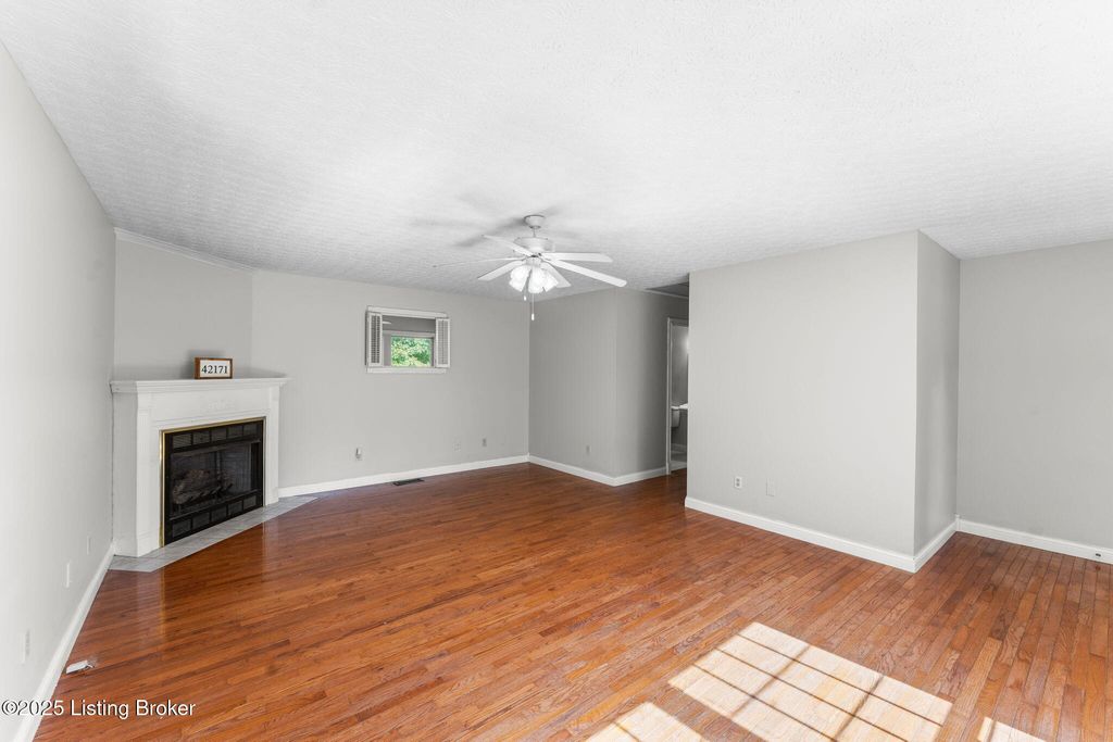 Photo of 7074 Dripping Springs Rd, Smiths Grove, KY 42171 (MLS # 1701192)