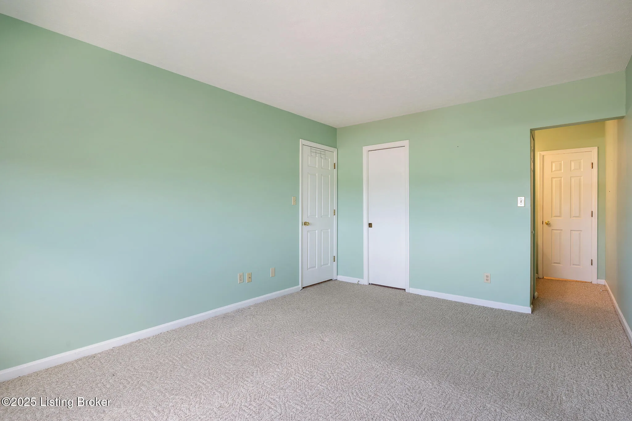 Louisville, Kentucky 40220, United States, 2 Bedrooms Bedrooms, ,2 BathroomsBathrooms,Residential,Active,144712