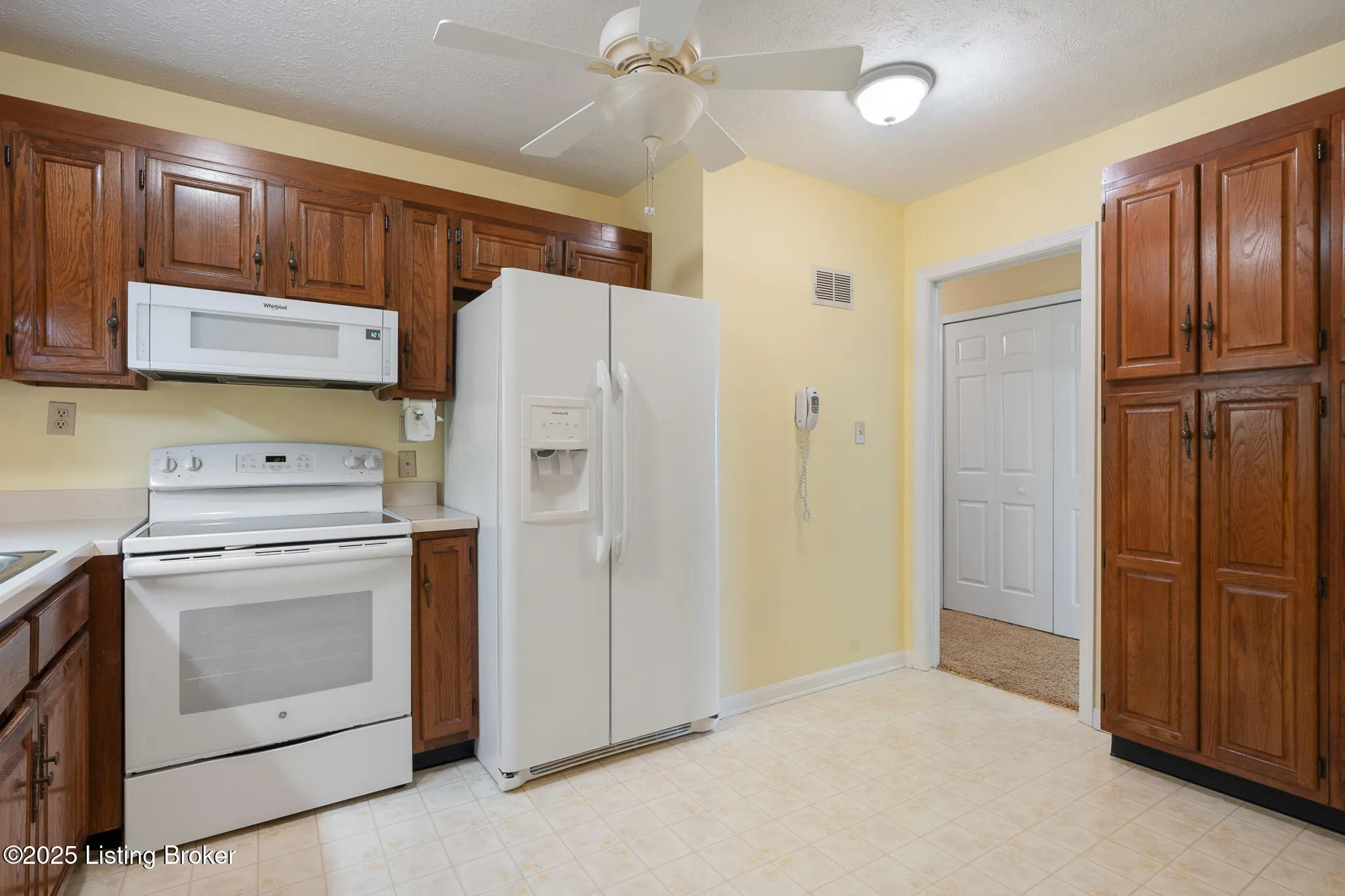 Louisville, Kentucky 40220, United States, 2 Bedrooms Bedrooms, ,2 BathroomsBathrooms,Residential,Active,144712