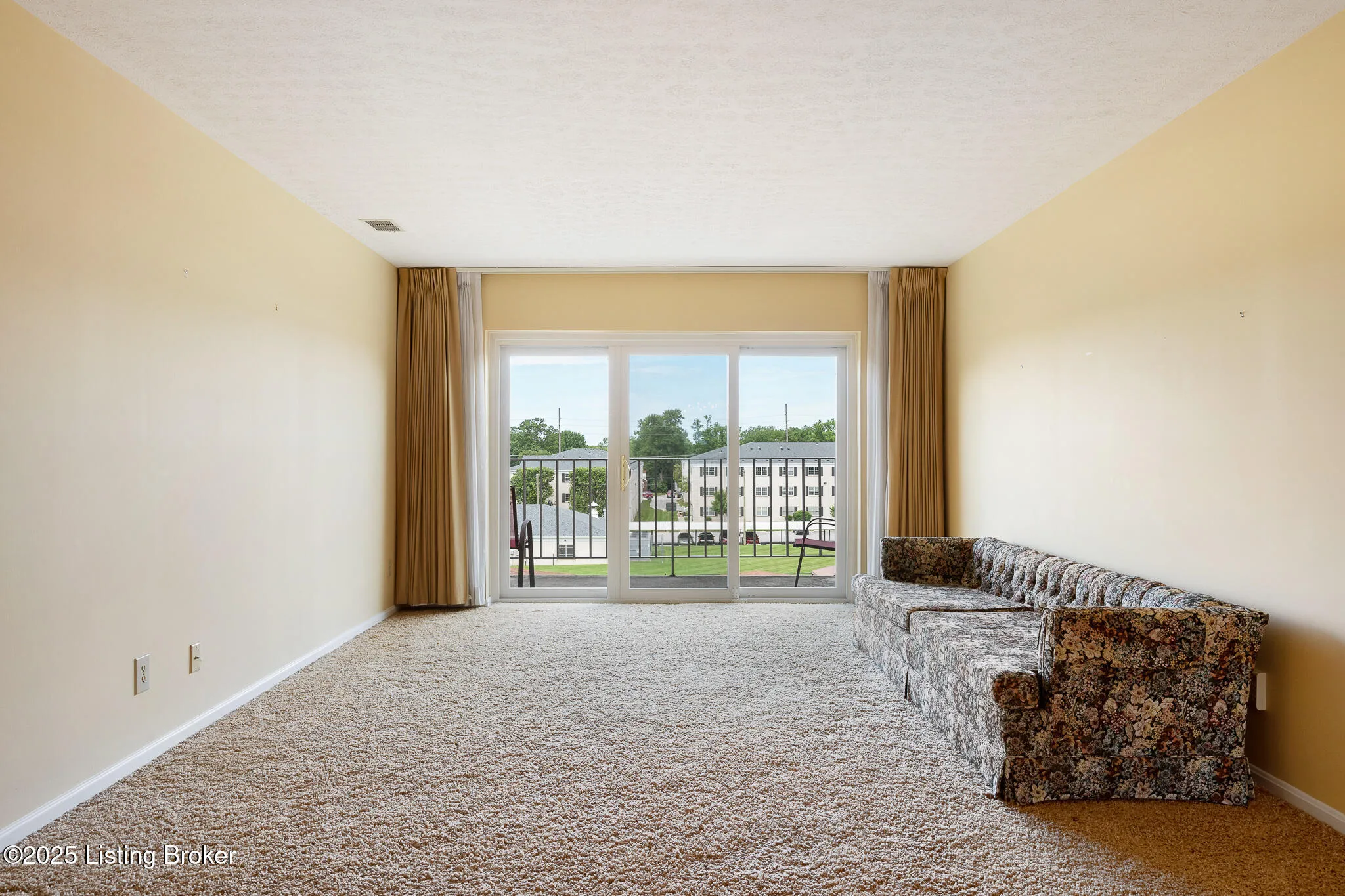 Louisville, Kentucky 40220, United States, 2 Bedrooms Bedrooms, ,2 BathroomsBathrooms,Residential,Active,144712