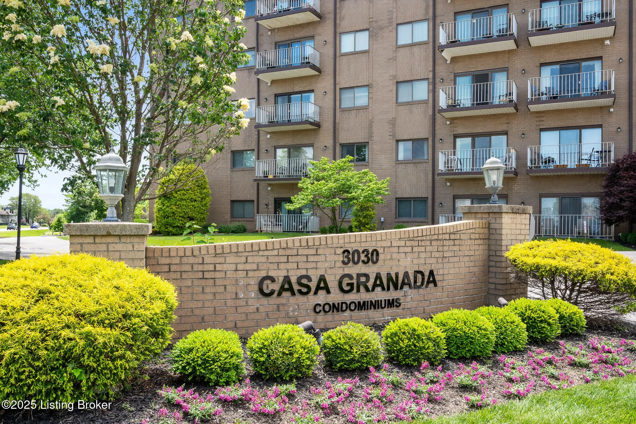 Louisville, Kentucky 40220, United States, 2 Bedrooms Bedrooms, ,2 BathroomsBathrooms,Residential,Active,144712