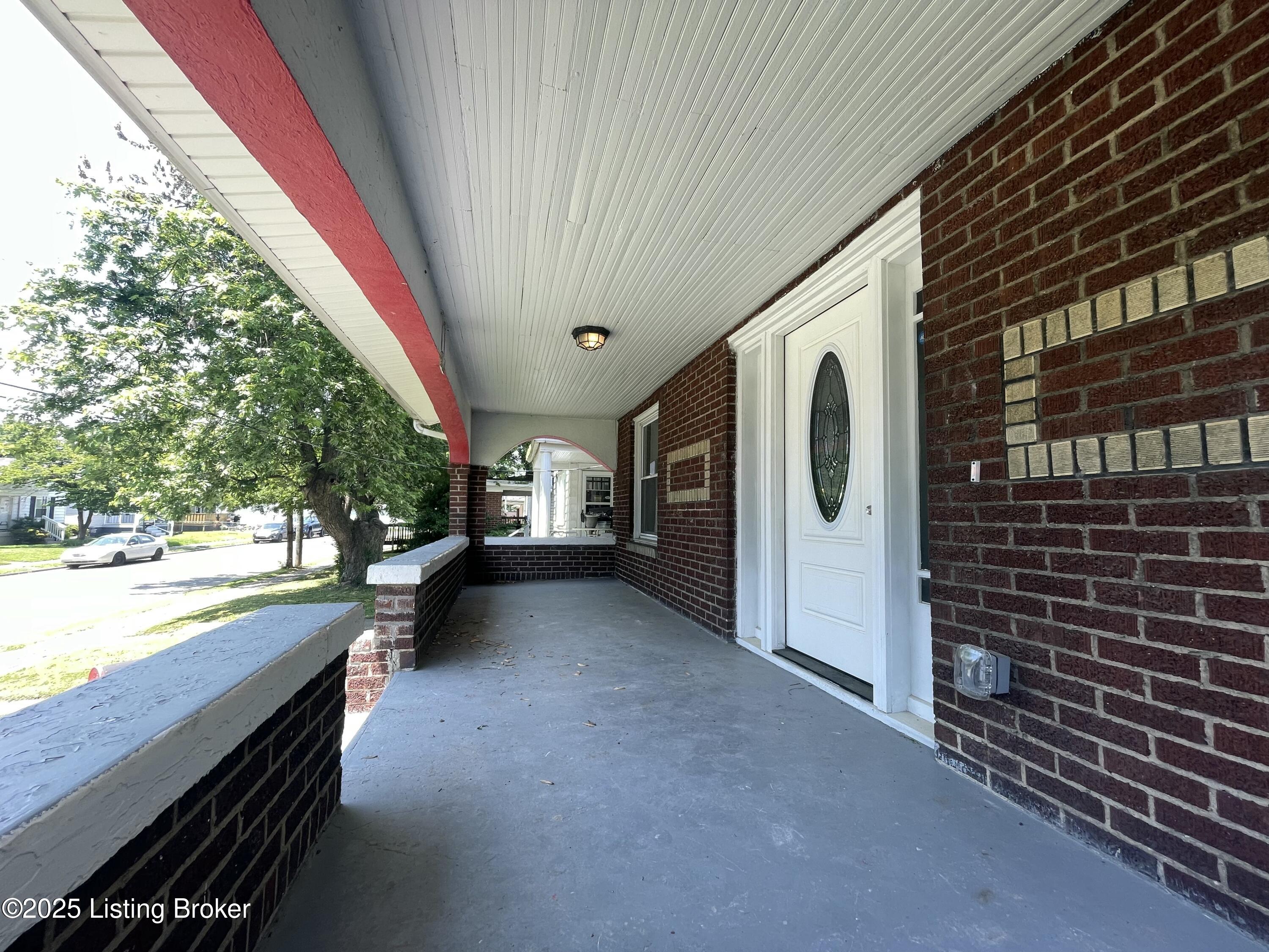 927 Denmark St, Louisville, Kentucky image 2