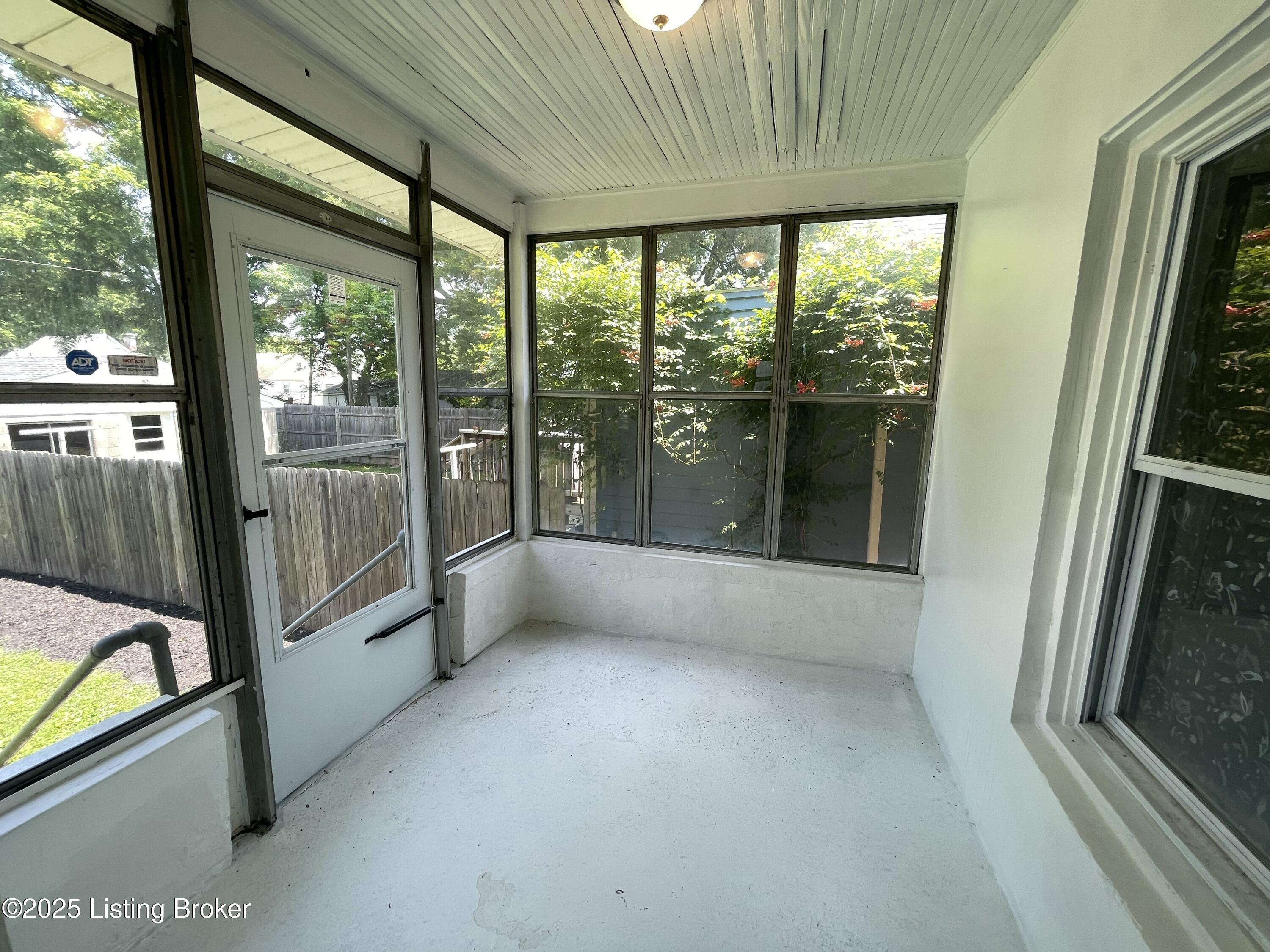 927 Denmark St, Louisville, Kentucky image 9
