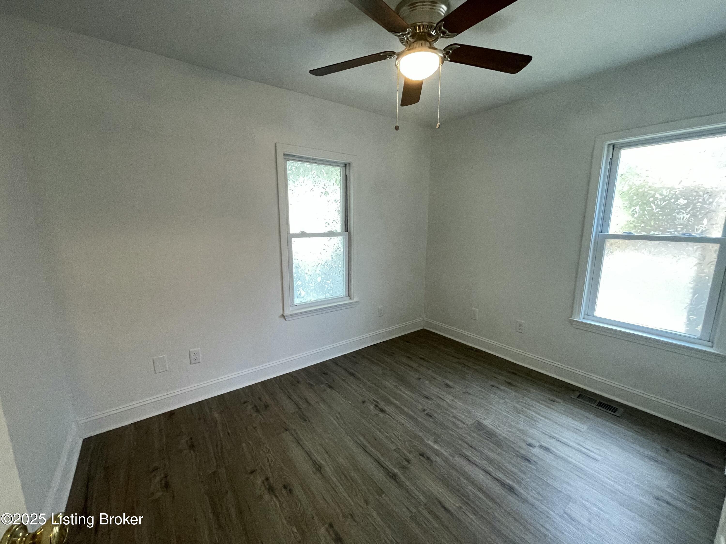 927 Denmark St, Louisville, Kentucky image 6