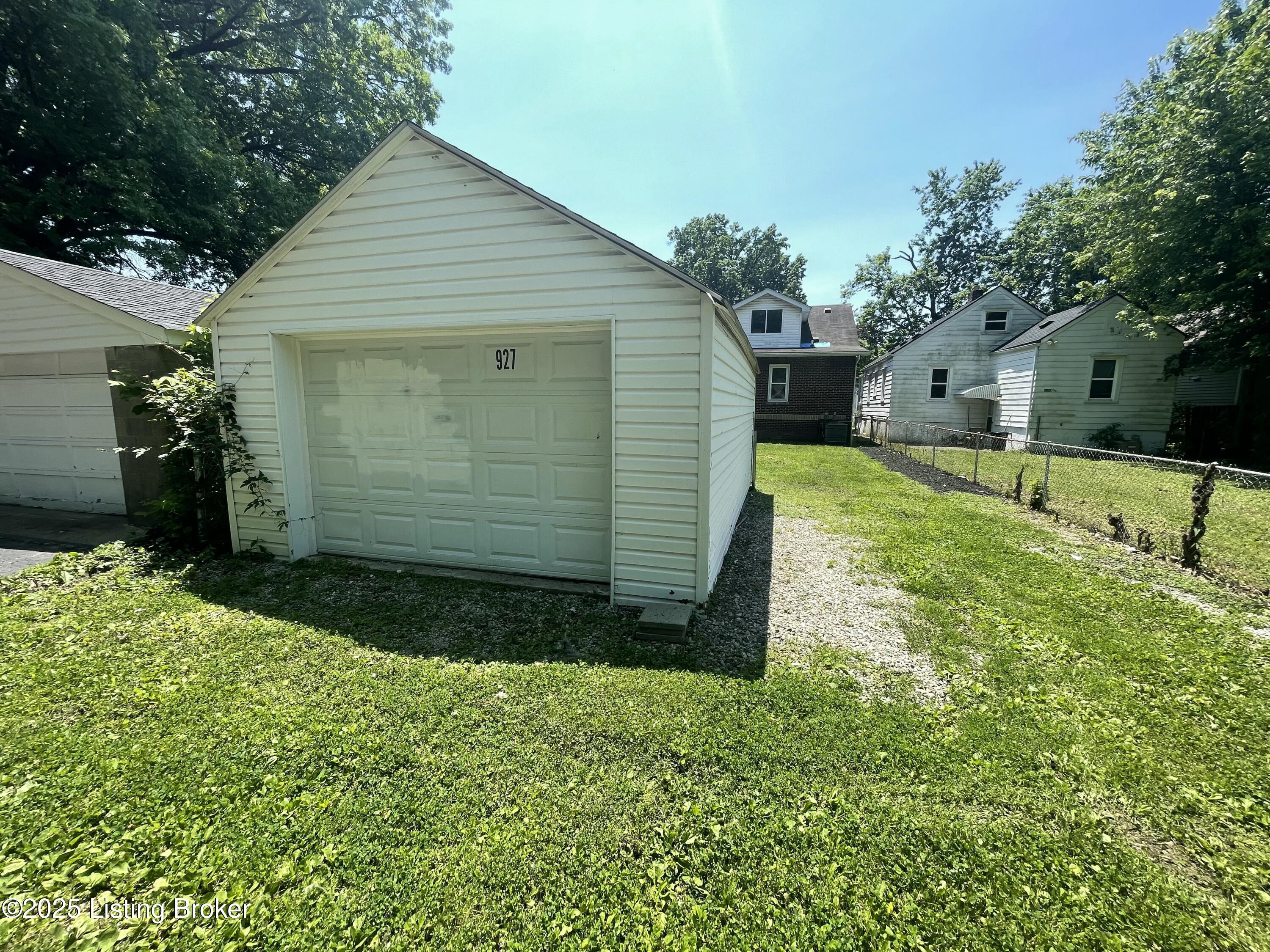 927 Denmark St, Louisville, Kentucky image 18