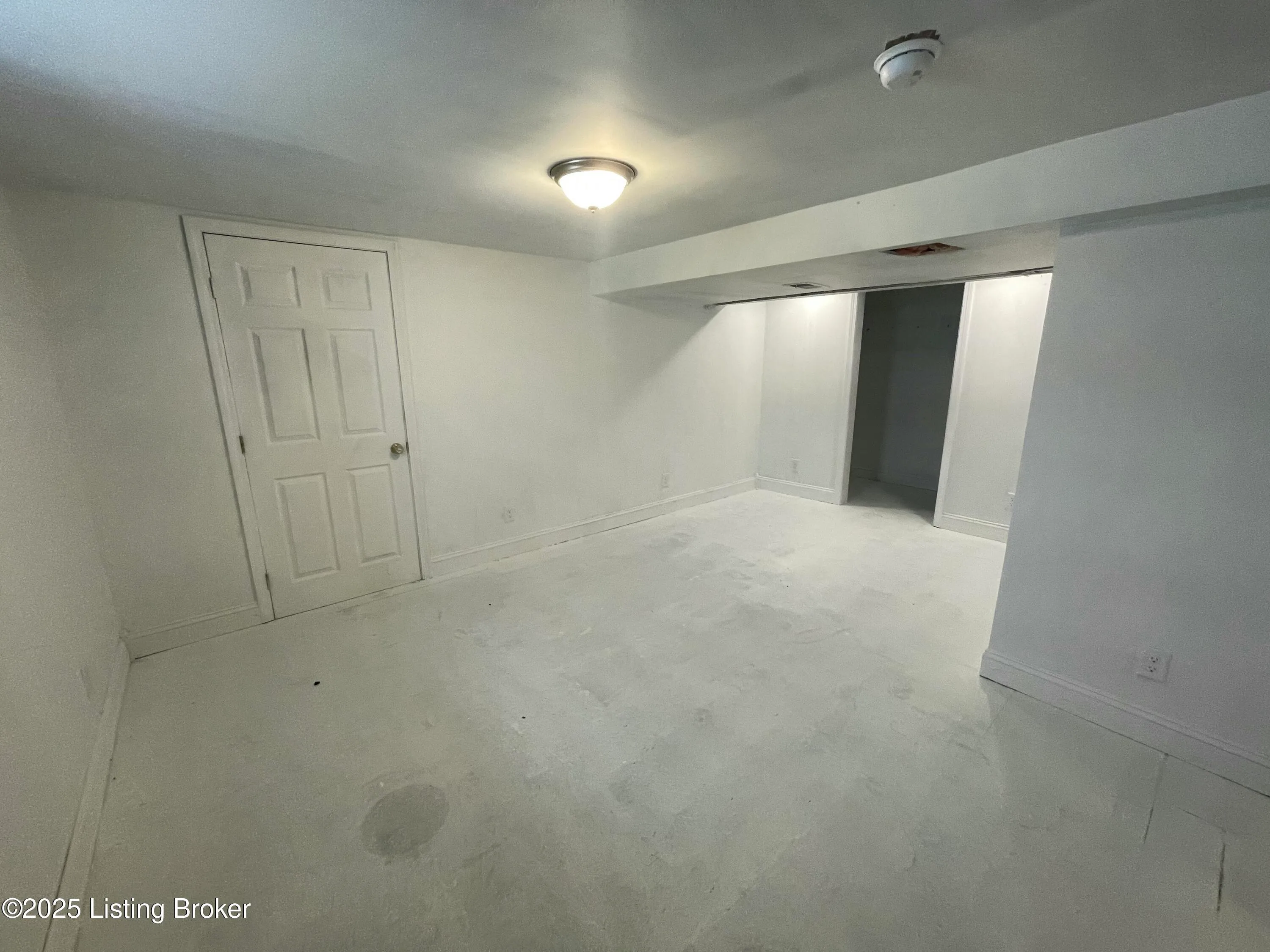 Louisville, Kentucky 40215, United States, 4 Bedrooms Bedrooms, ,2 BathroomsBathrooms,Residential,Active,142759