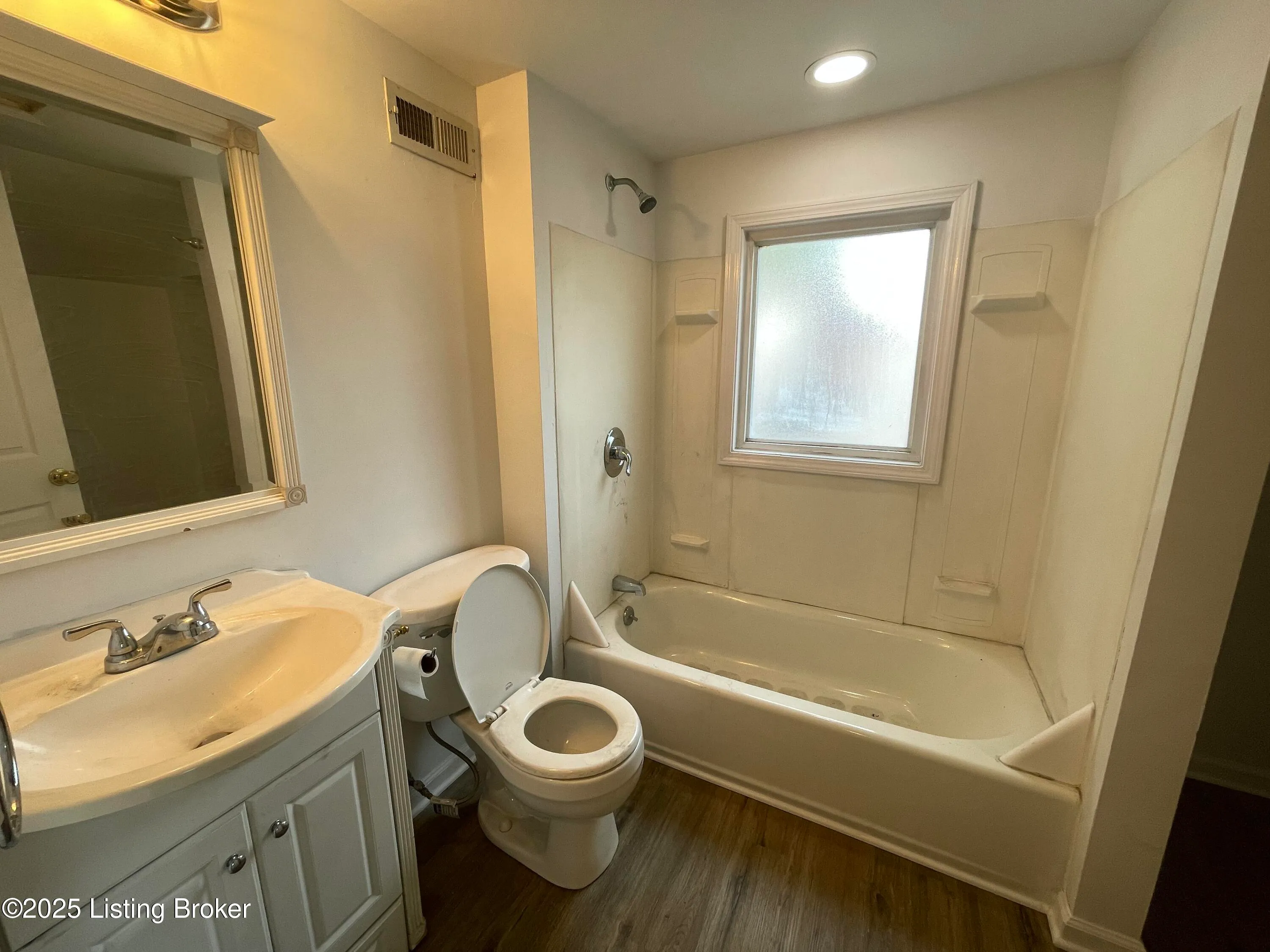 Louisville, Kentucky 40215, United States, 4 Bedrooms Bedrooms, ,2 BathroomsBathrooms,Residential,Active,142759