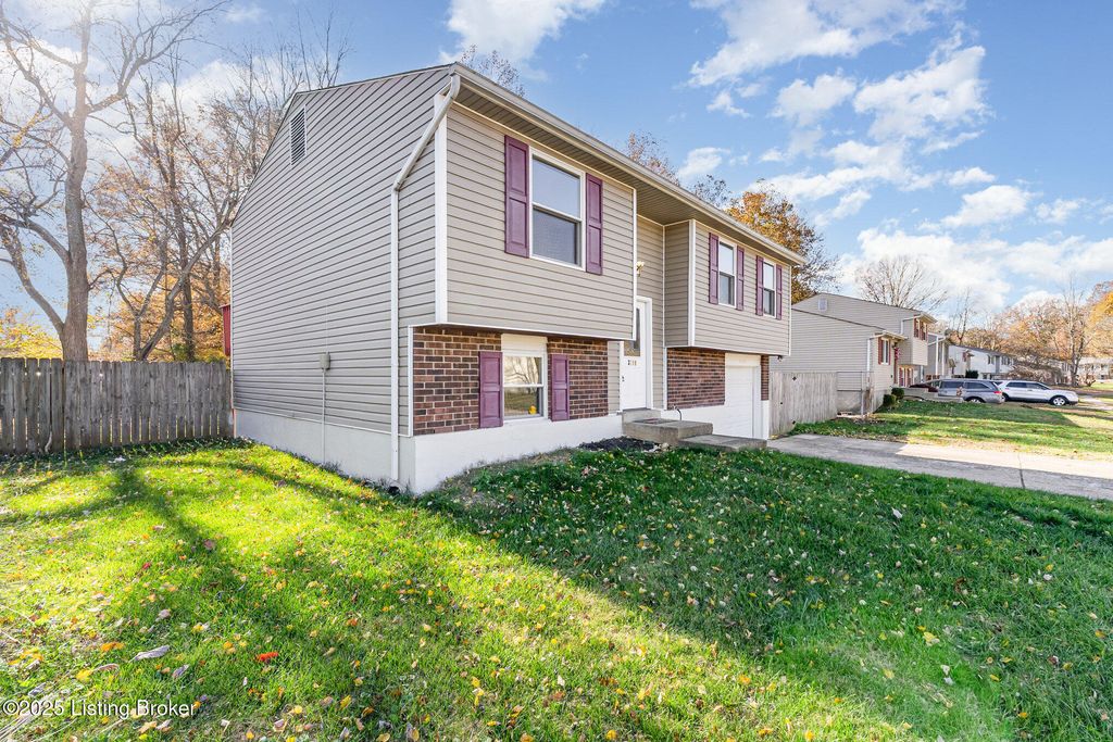 Photo of 3700 Canopus Ct, Louisville, KY 40219 (MLS # 1703453)