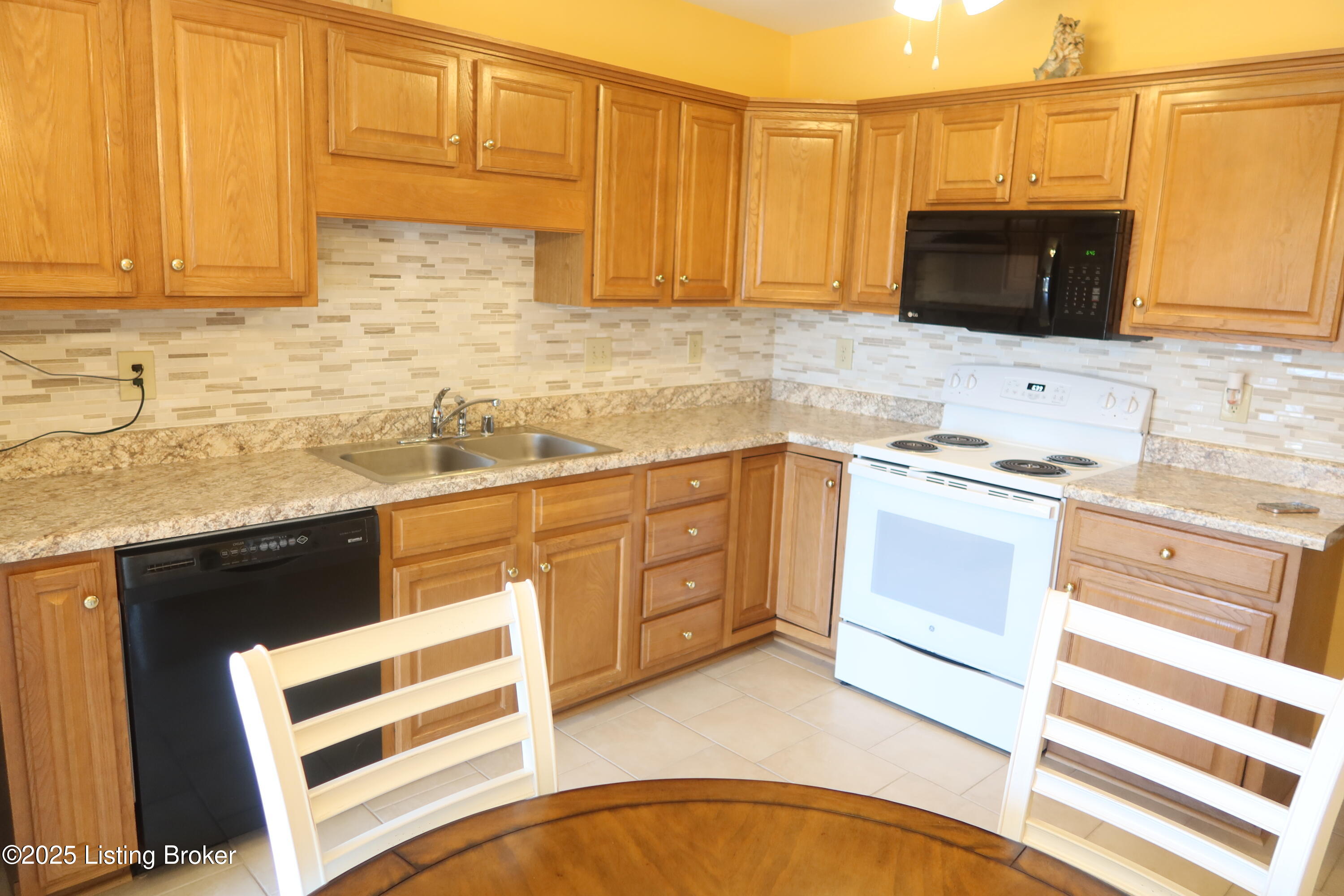 8414 Elsie Ct, Louisville, Kentucky image 12