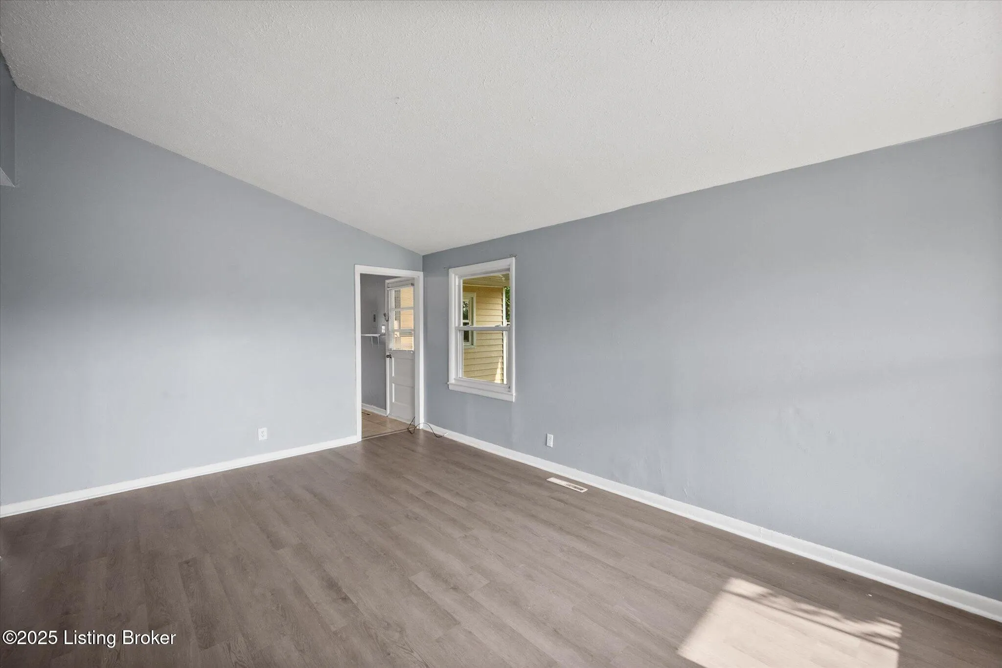 Louisville, Kentucky 40218, United States, 3 Bedrooms Bedrooms, ,1 BathroomBathrooms,Residential,Active,147976