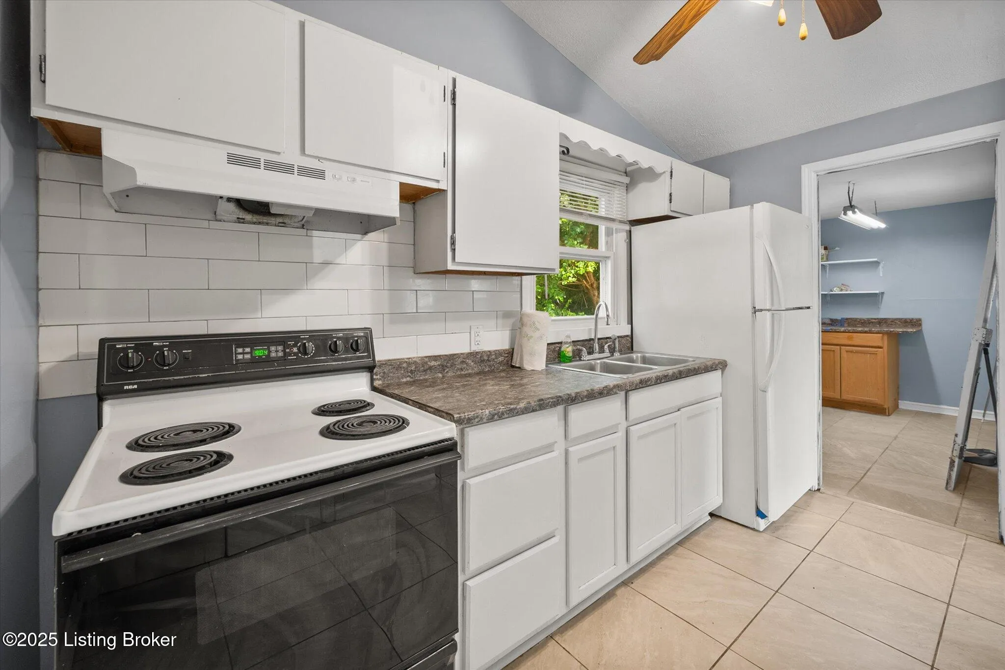 Louisville, Kentucky 40218, United States, 3 Bedrooms Bedrooms, ,1 BathroomBathrooms,Residential,Active,147976