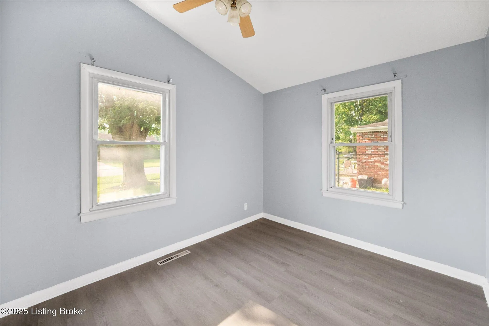 Louisville, Kentucky 40218, United States, 3 Bedrooms Bedrooms, ,1 BathroomBathrooms,Residential,Active,147976
