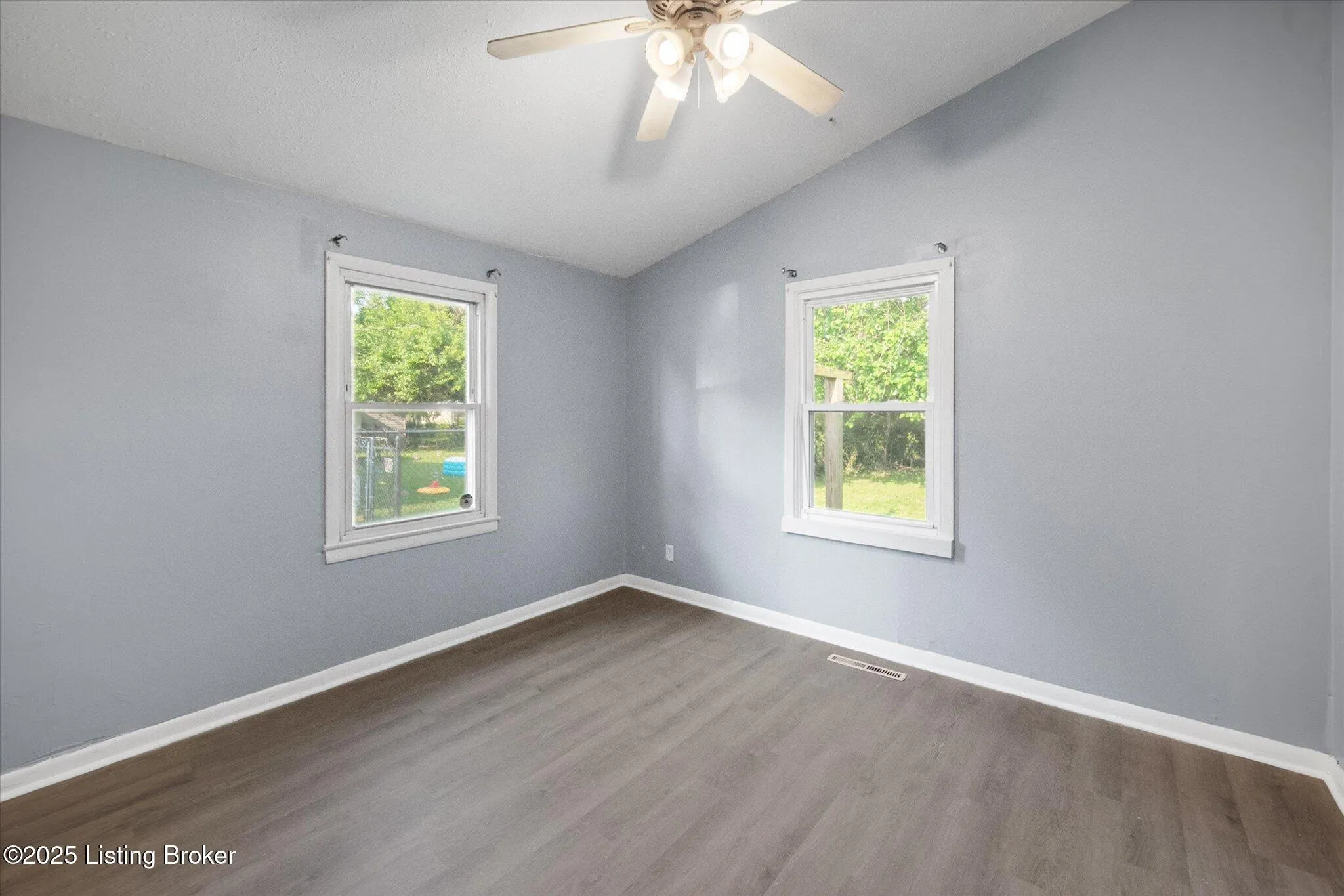 Louisville, Kentucky 40218, United States, 3 Bedrooms Bedrooms, ,1 BathroomBathrooms,Residential,Active,147976