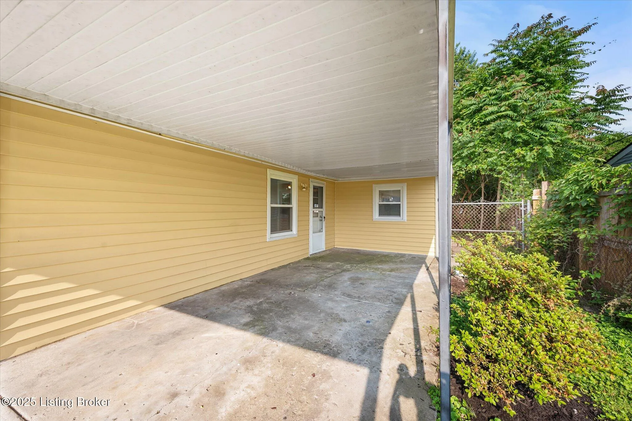 Louisville, Kentucky 40218, United States, 3 Bedrooms Bedrooms, ,1 BathroomBathrooms,Residential,Active,147976