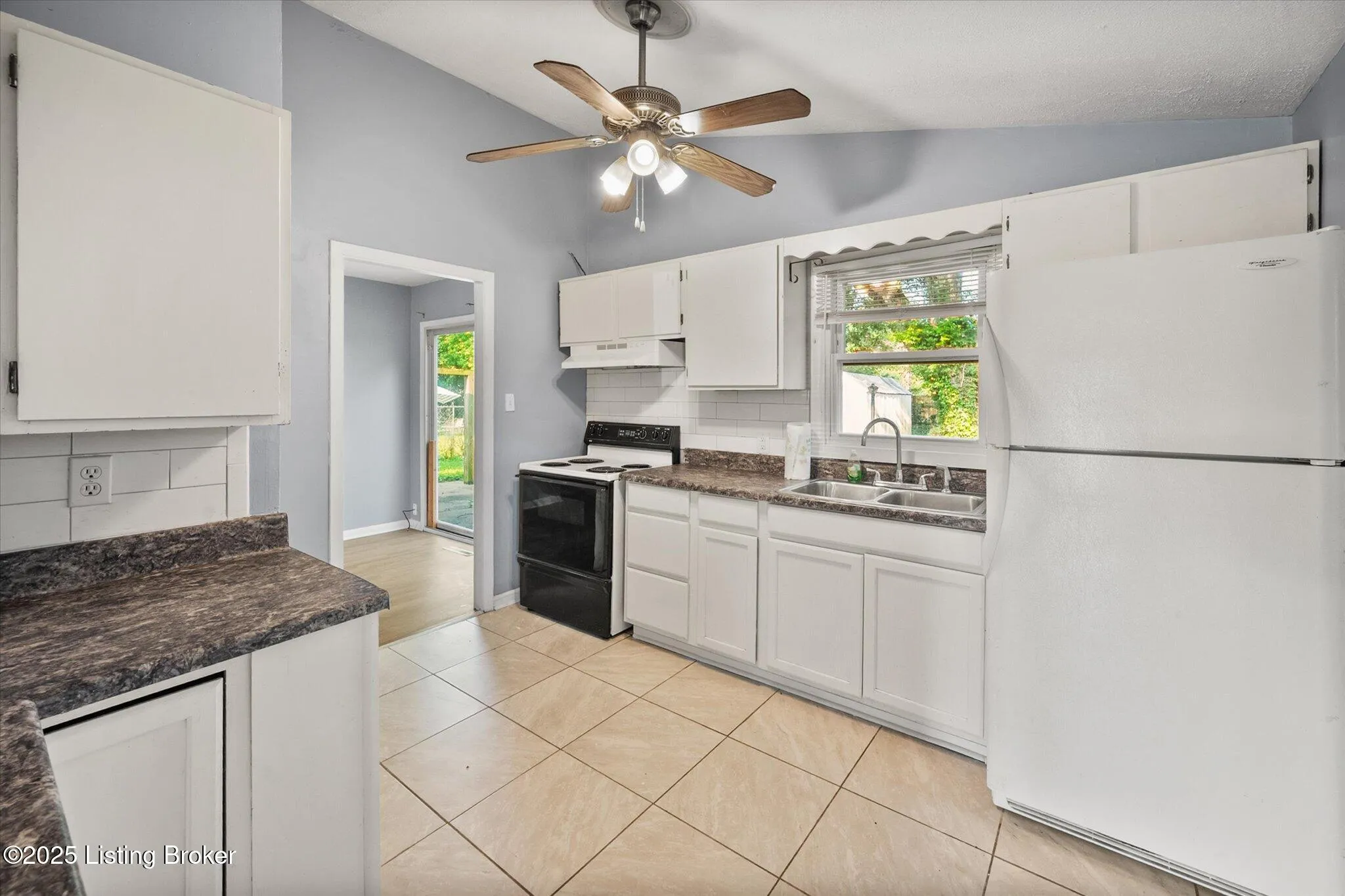 Louisville, Kentucky 40218, United States, 3 Bedrooms Bedrooms, ,1 BathroomBathrooms,Residential,Active,147976