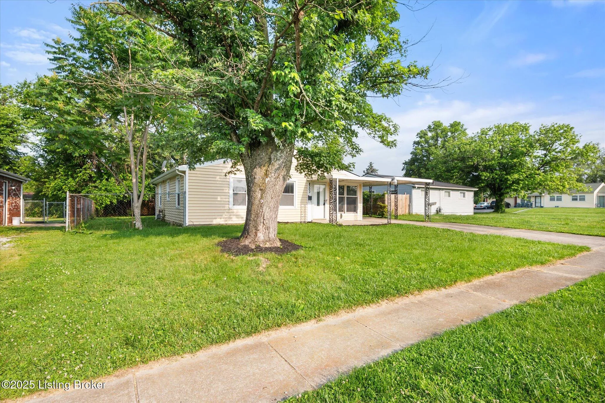 Louisville, Kentucky 40218, United States, 3 Bedrooms Bedrooms, ,1 BathroomBathrooms,Residential,Active,147976