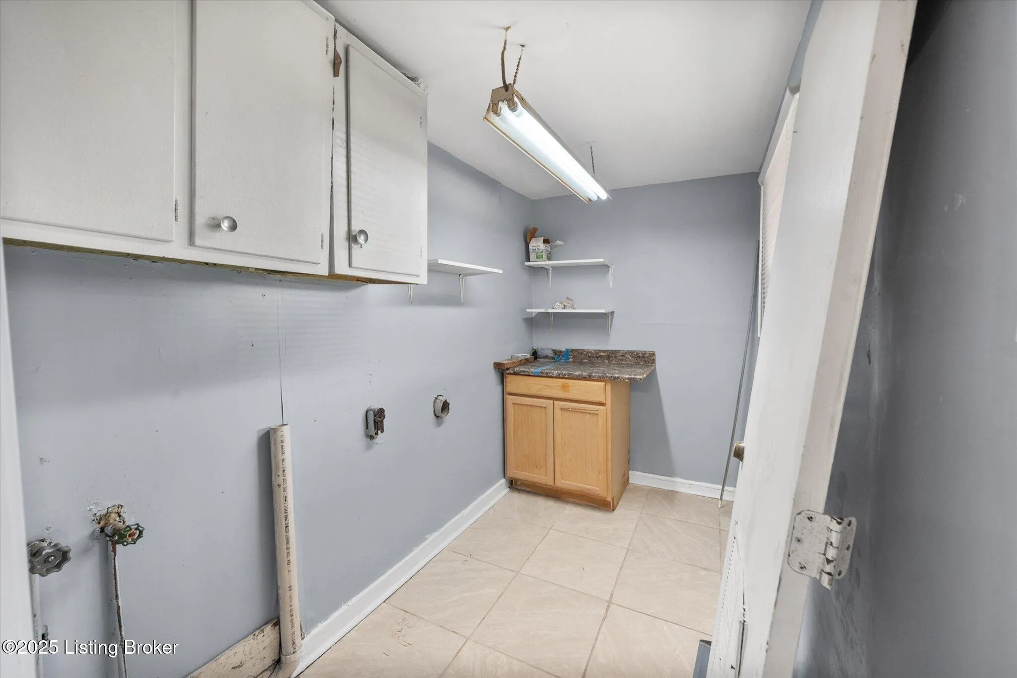 Louisville, Kentucky 40218, United States, 3 Bedrooms Bedrooms, ,1 BathroomBathrooms,Residential,Active,147976