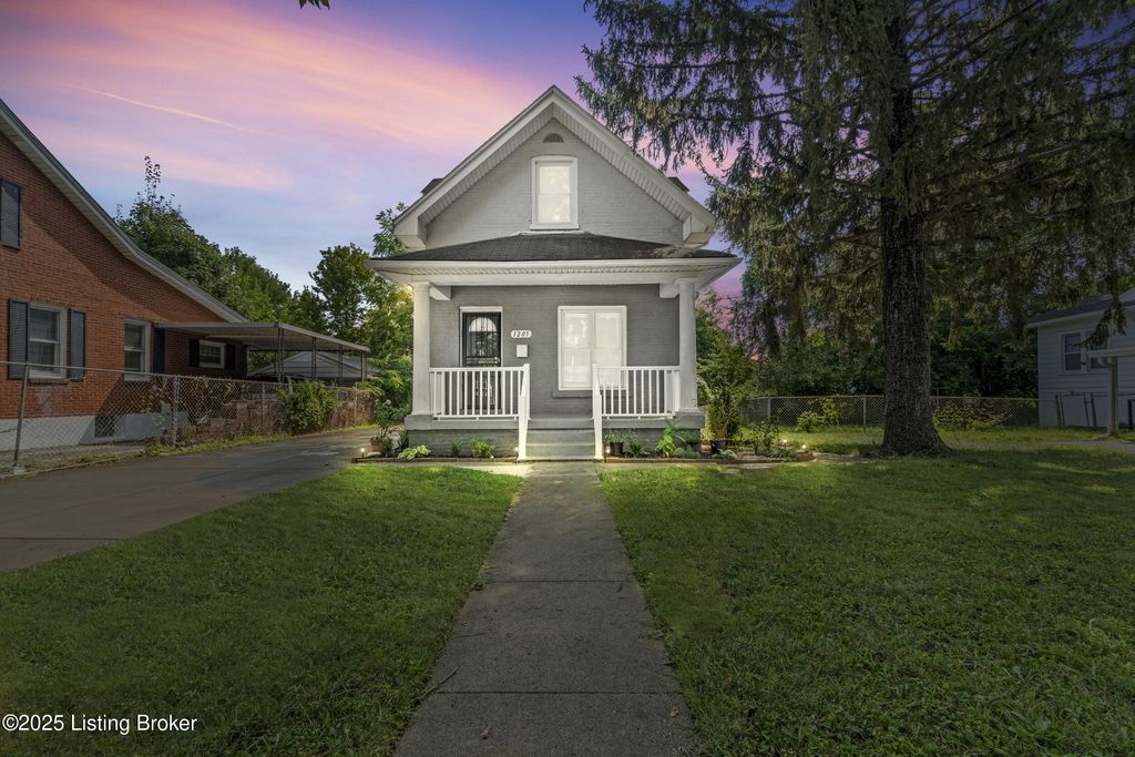 Photo of 1205 S 43rd St, Louisville, KY 40211 (MLS # 1714157)