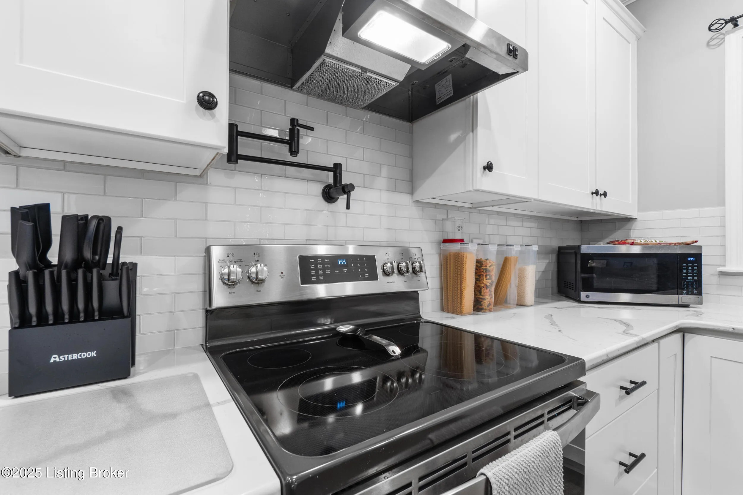 Louisville, Kentucky 40272, United States, 3 Bedrooms Bedrooms, ,2 BathroomsBathrooms,Residential,Active,248887