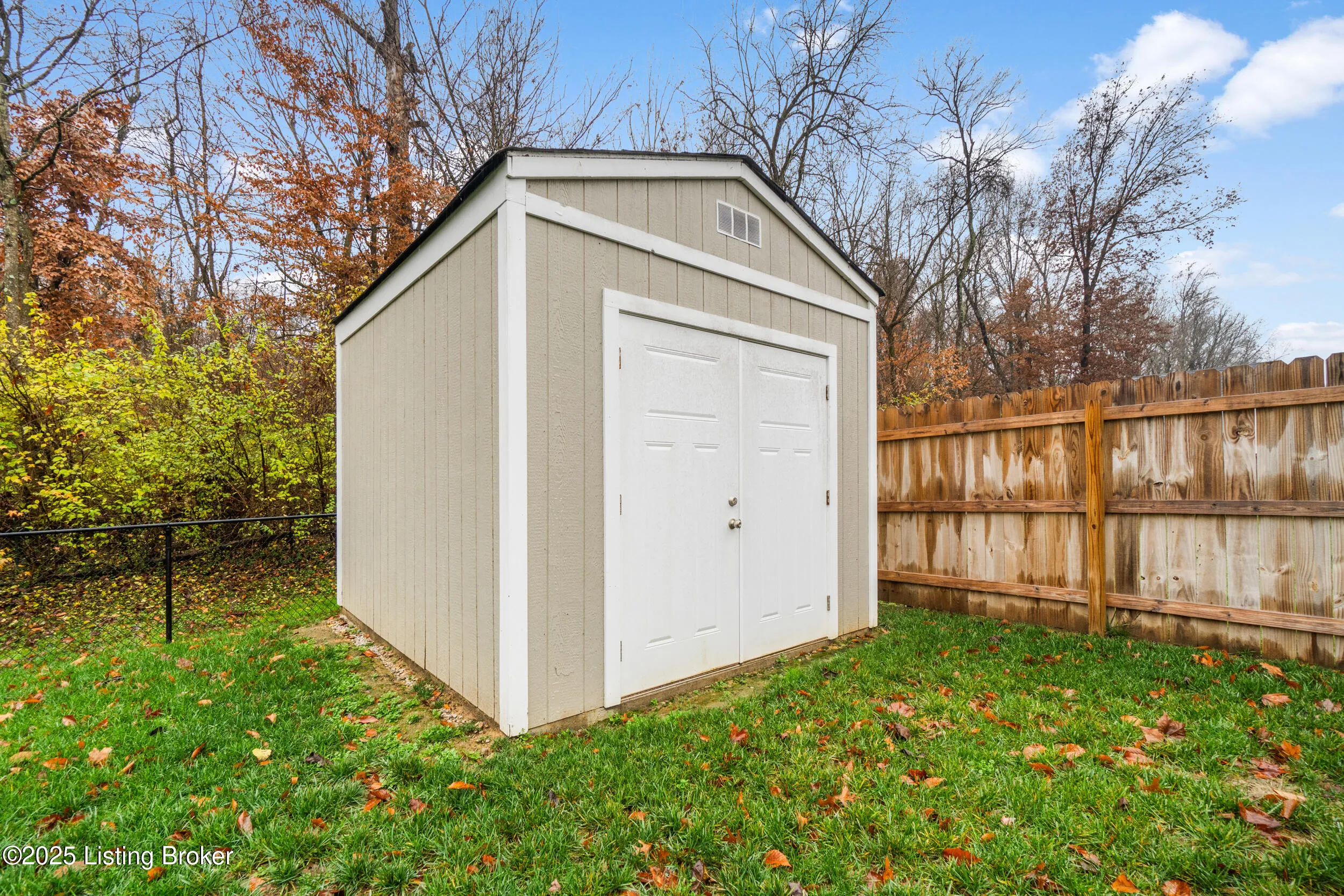 Louisville, Kentucky 40272, United States, 3 Bedrooms Bedrooms, ,2 BathroomsBathrooms,Residential,Active,248887