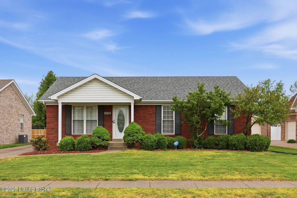 Photo of 6318 Winding Stream Dr, Louisville, KY 40272 (MLS # 1715348)